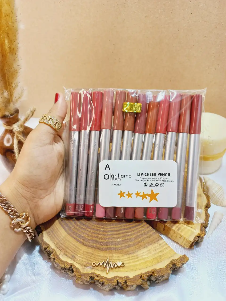 رژ مدادی با کیفیت پوکه نقره ای اوریفلیم oriflame