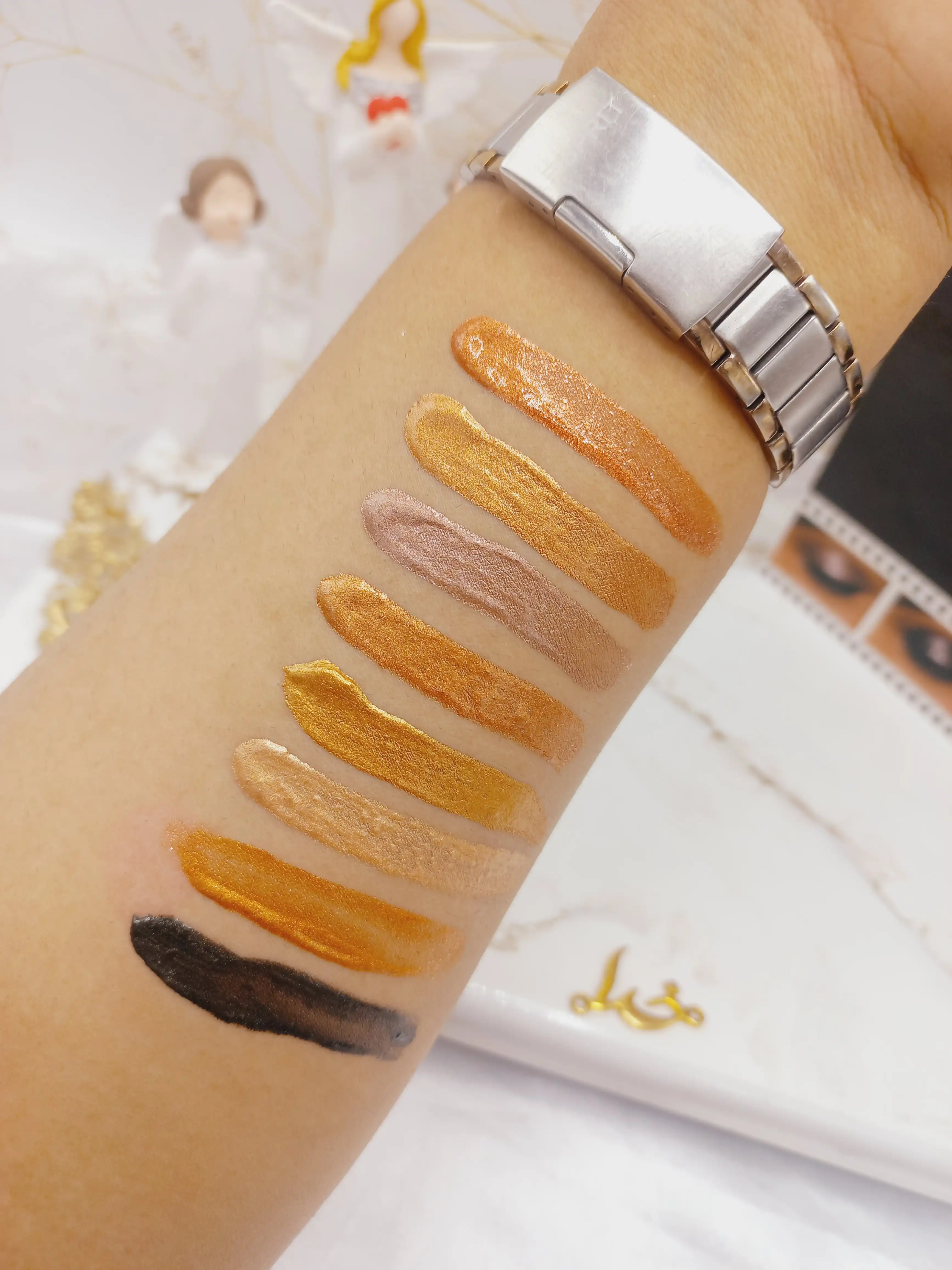 پک سایه مایع گلیتری چشم هدا بیوتی HUDABEAUTY کد 170196