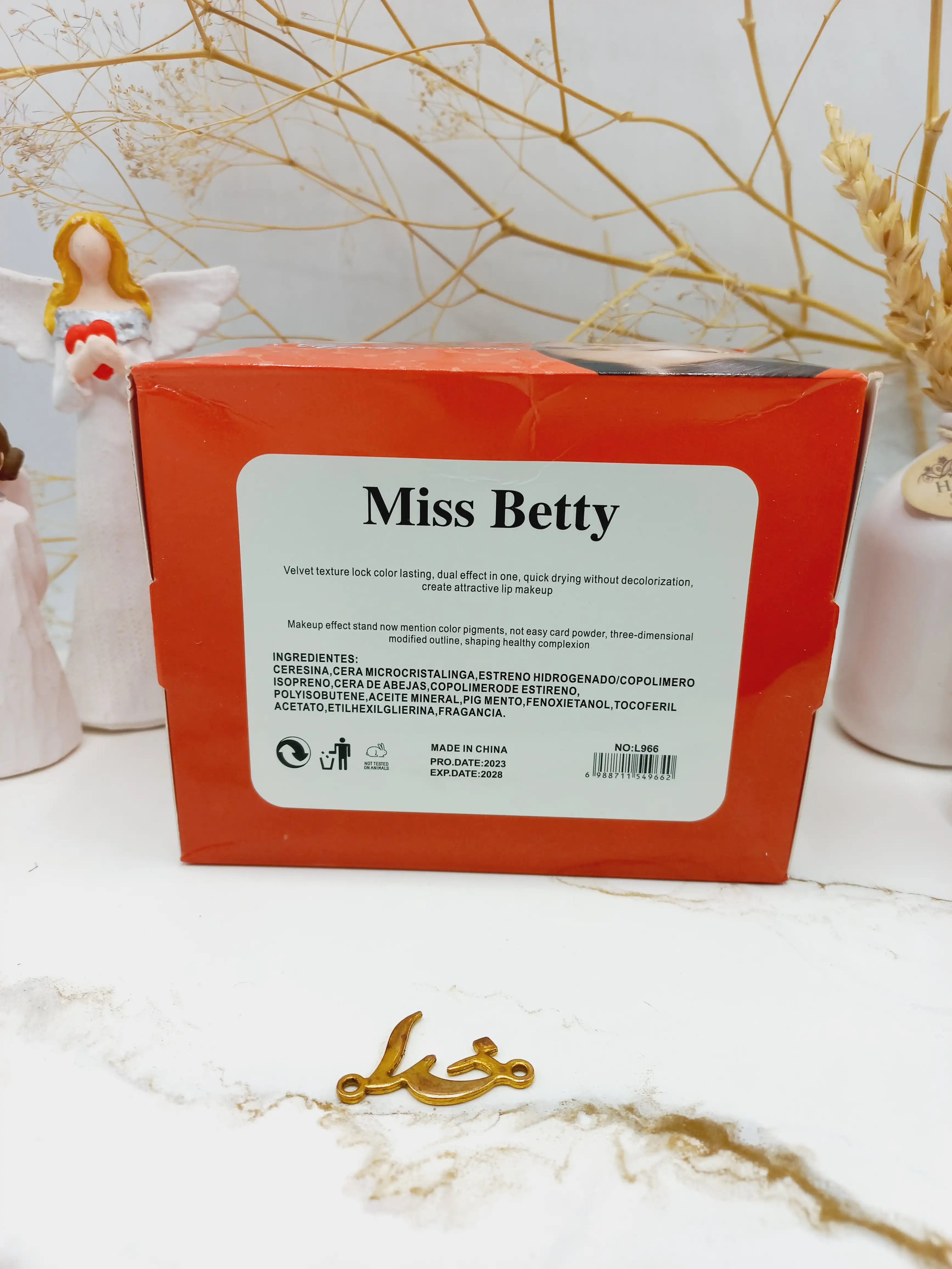 برق لب و حجم دهنده لب میس بتی Miss Betty کد L966