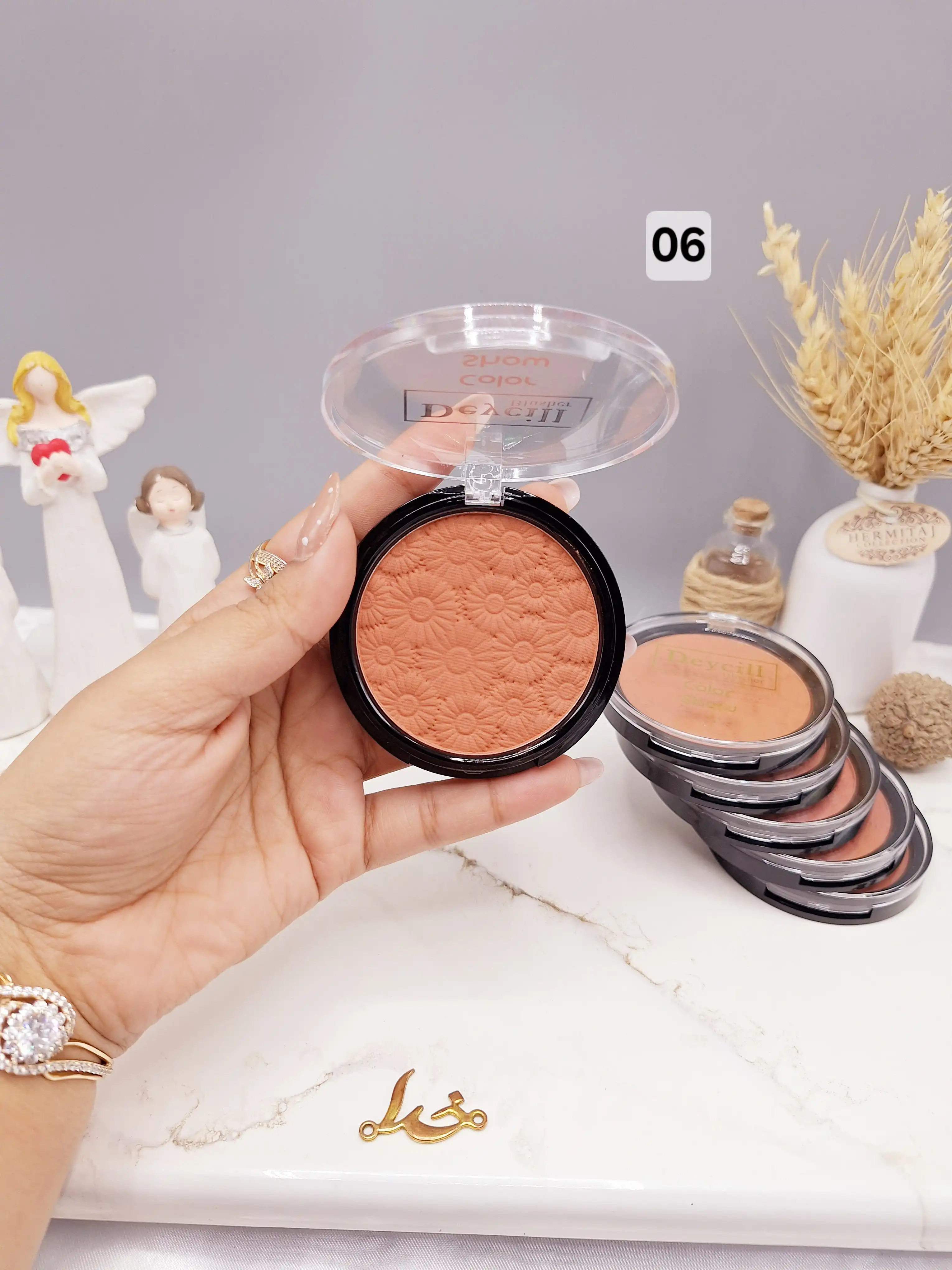 رژگونه پرطرفدار دایره ای برند دیسیل Deycill کد 22178