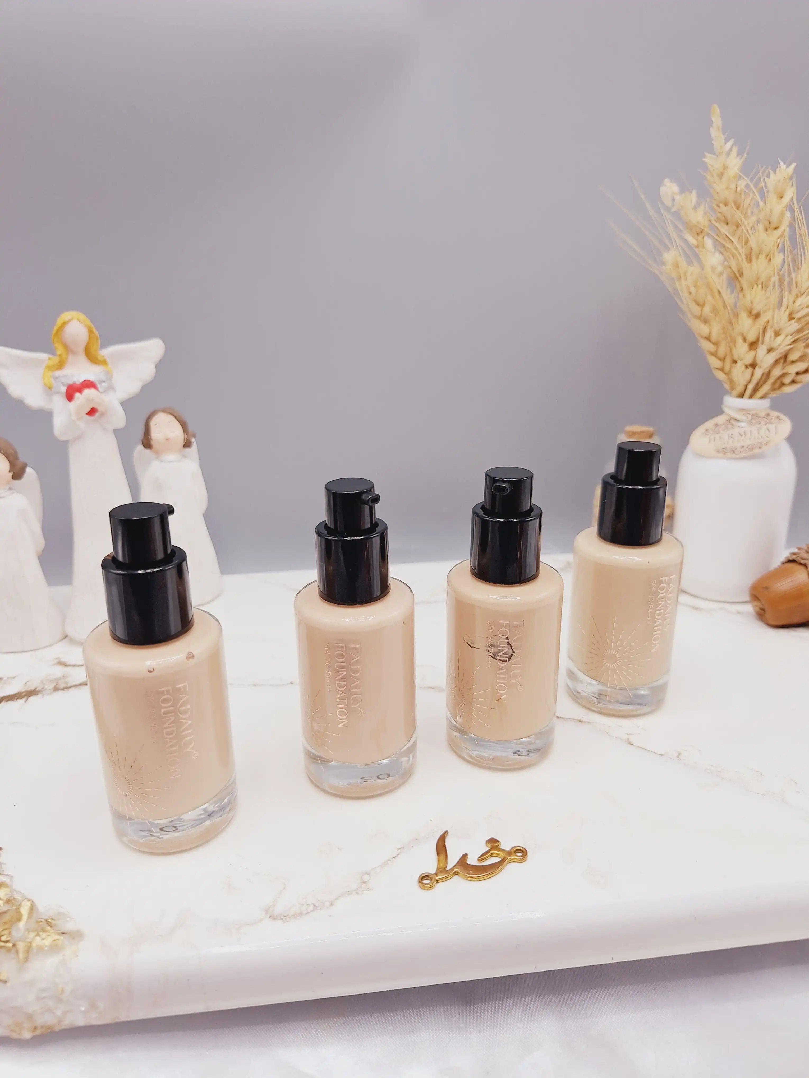کرم پودر رنگ روشن FADAILY طرح استوانه ای درب نقره ای کد FA1014