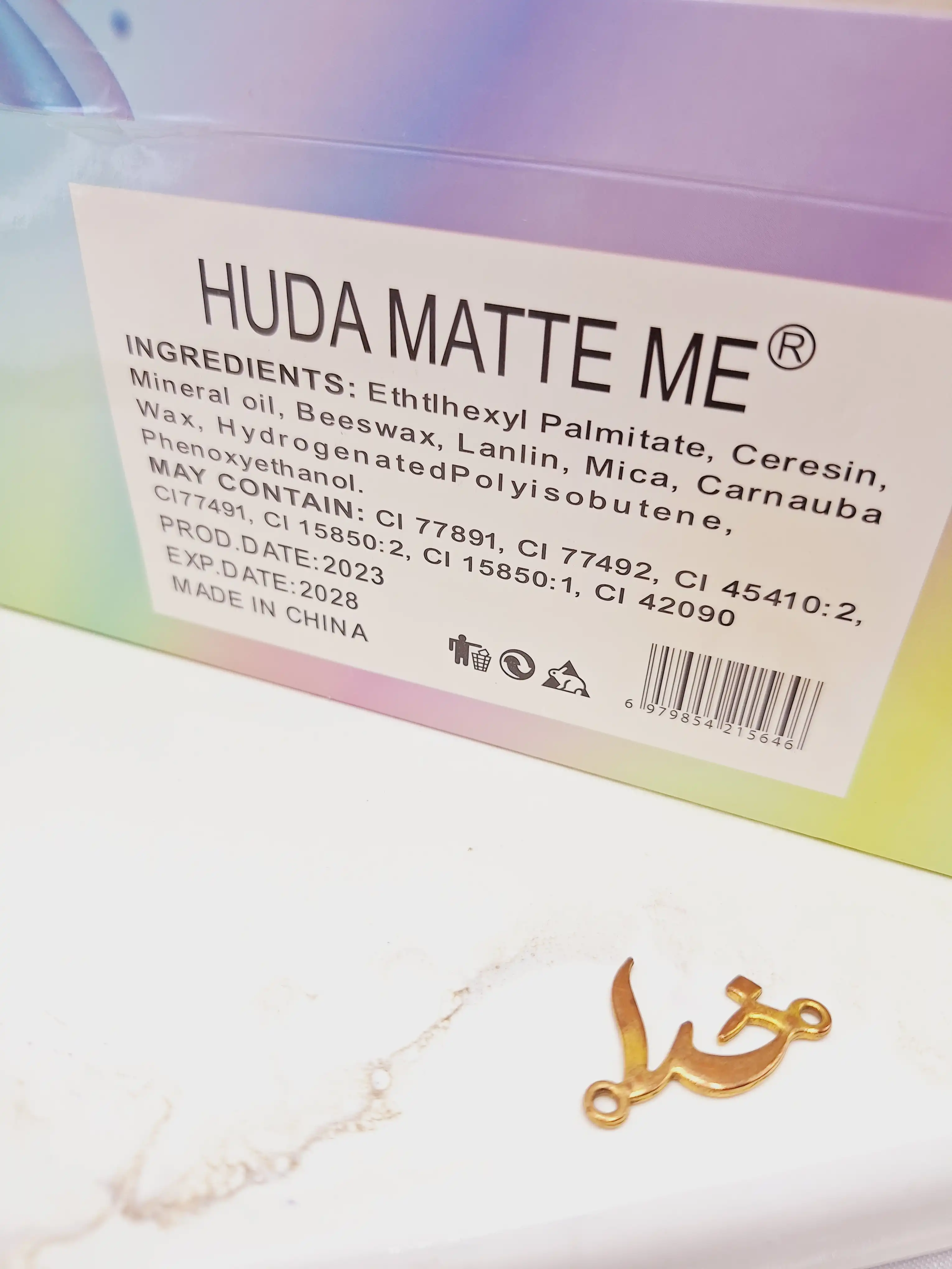بالم لب رنگی طرح کش مو گل دار برند  ‏HUDA MATTE ME‏ کدHM_2011