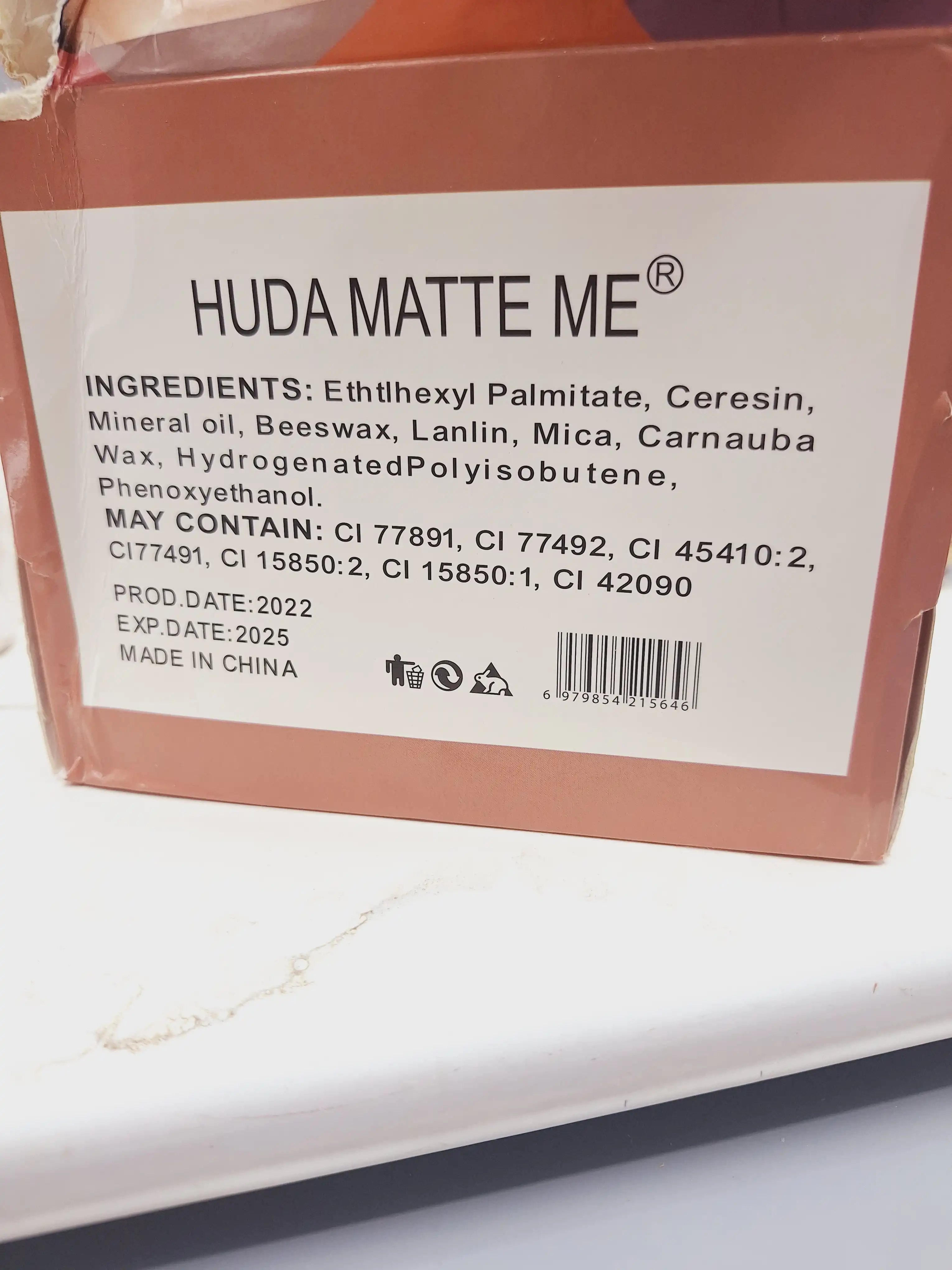 پک 6 تایی رژ مایع خوش رنگ نود برند HUDA MATTE ΜΕ کد 2538