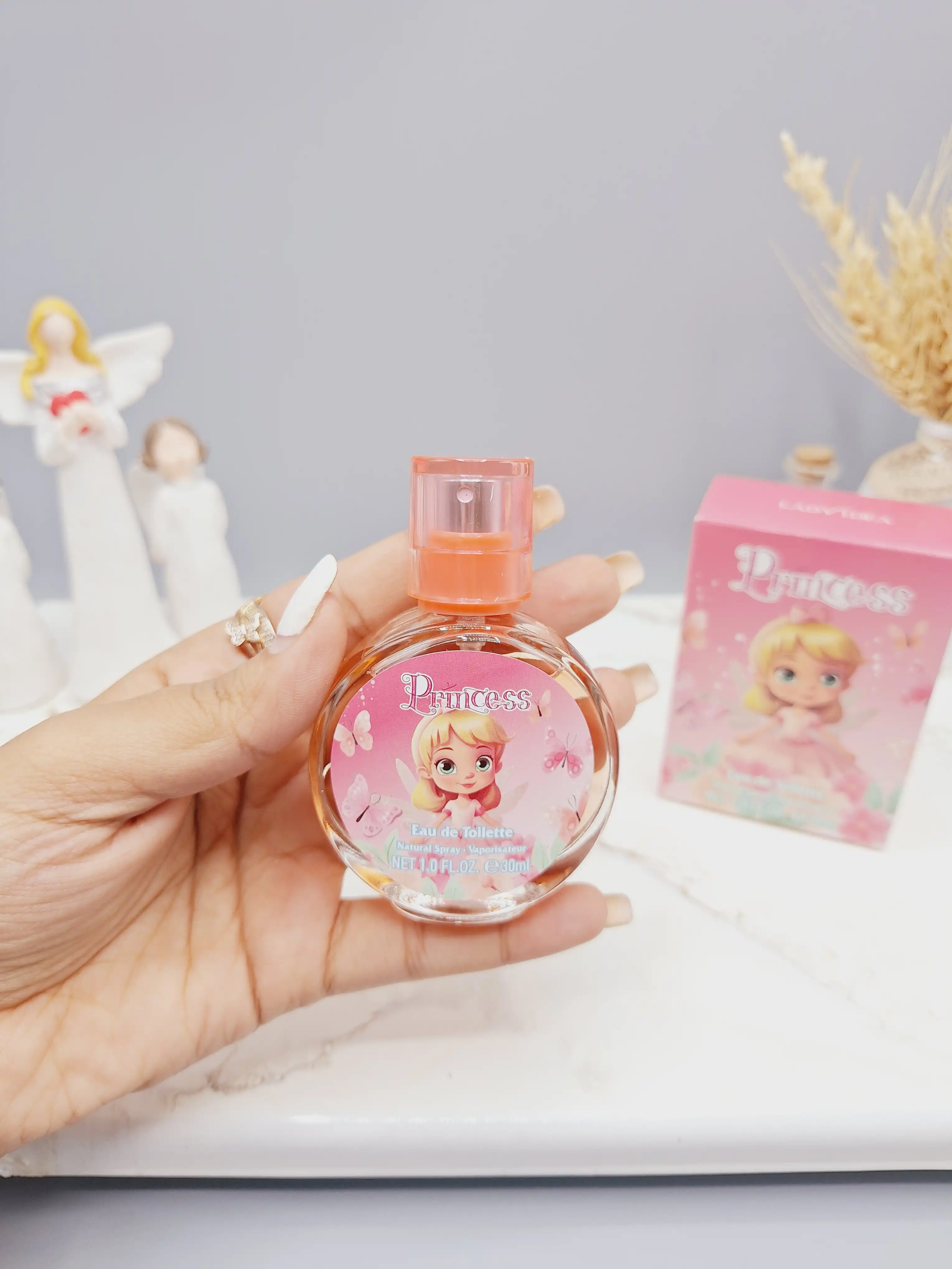 عطر شاد و جذاب دختر پرنسسی برند LADY IDEA کد LD9004