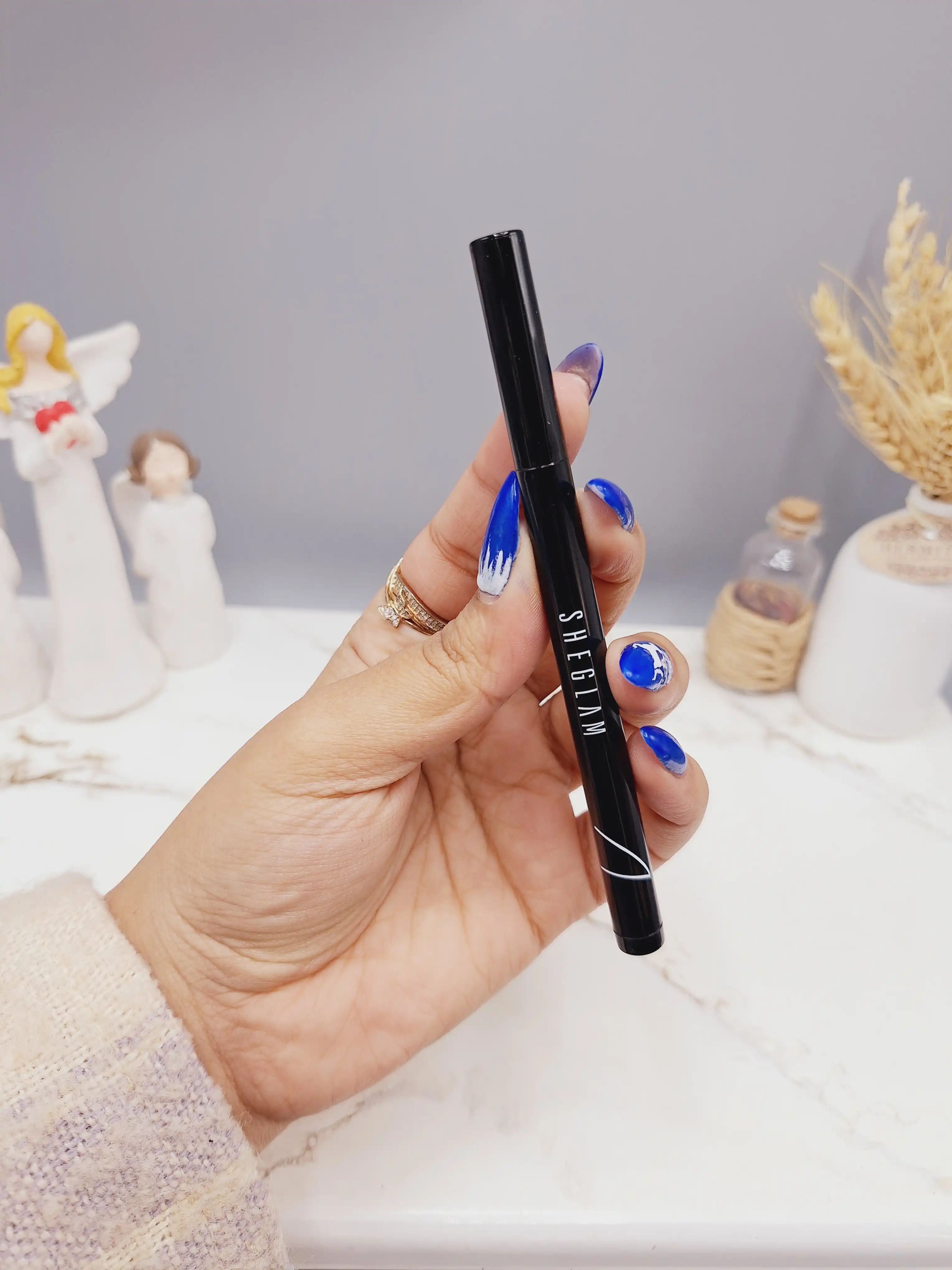 خط چشم مشکی ماژیکی برند شیگلم SHEGLAM