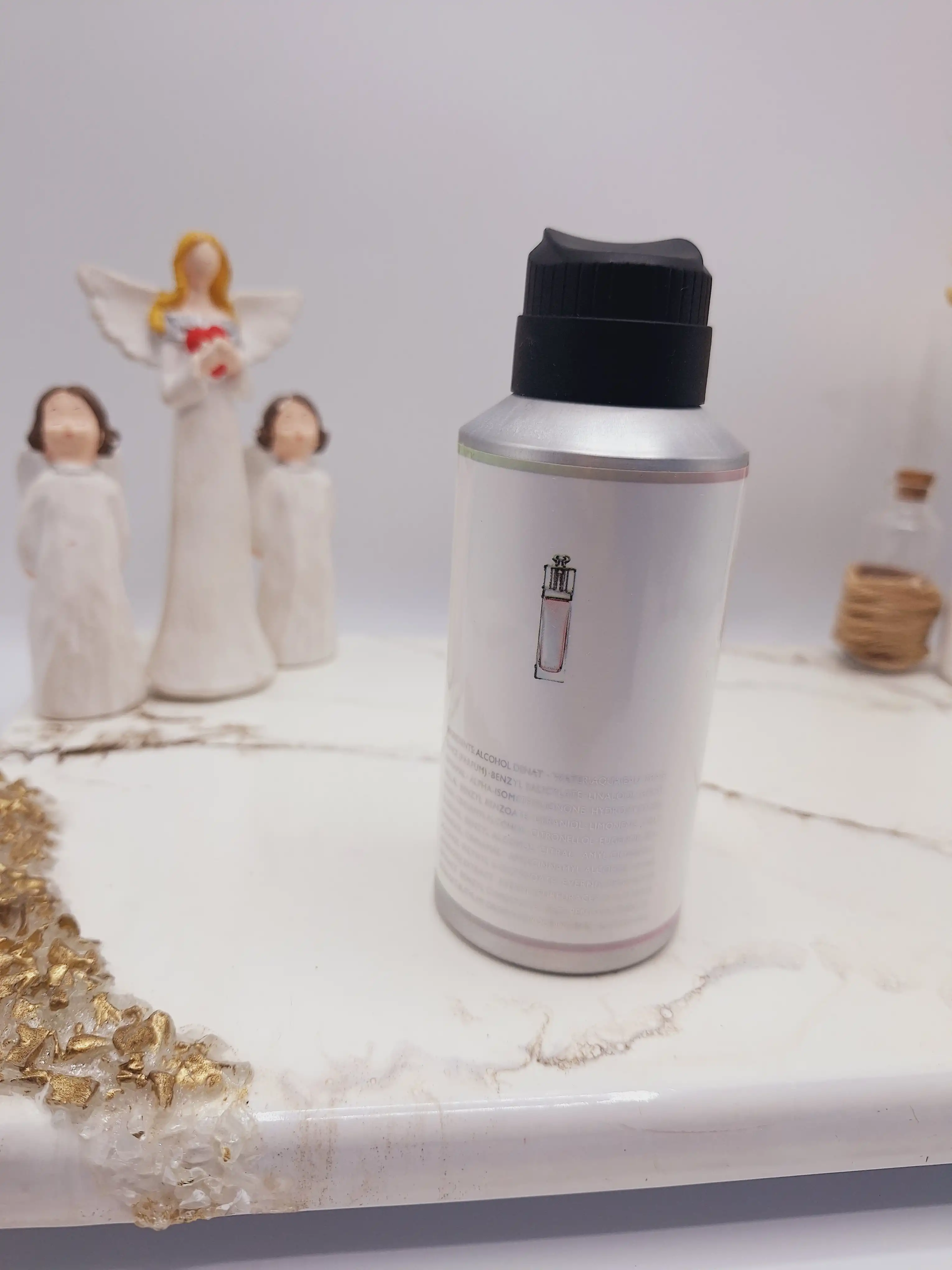 بادی اسپلش خوشبوو و ماندگار مدل Dior Addict (جلد سفید و سبز)