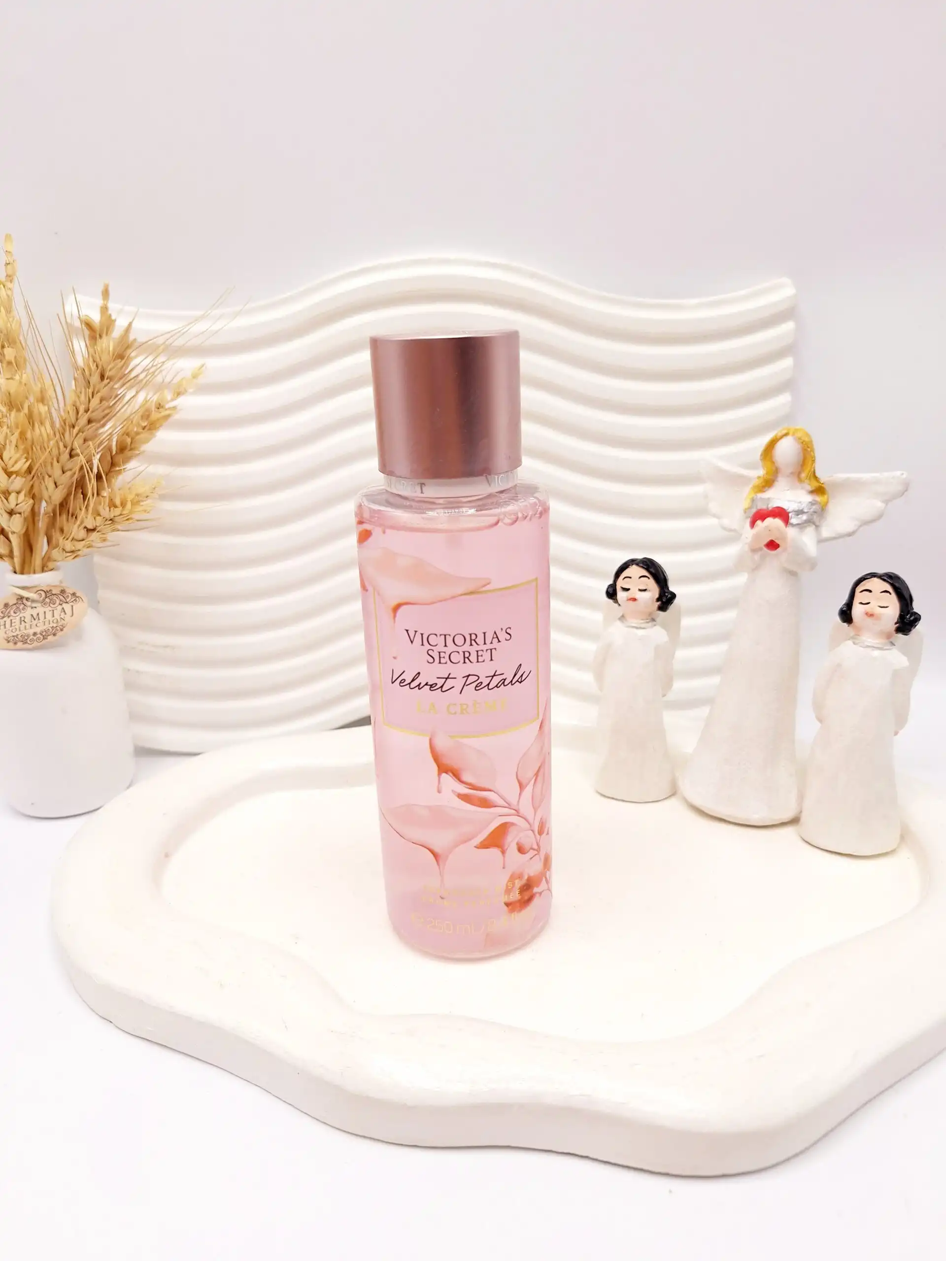 بادی اسپلش 250 ml ویکتوریا سکرت مدل Velvet Petals LA CRÈME اورجینال