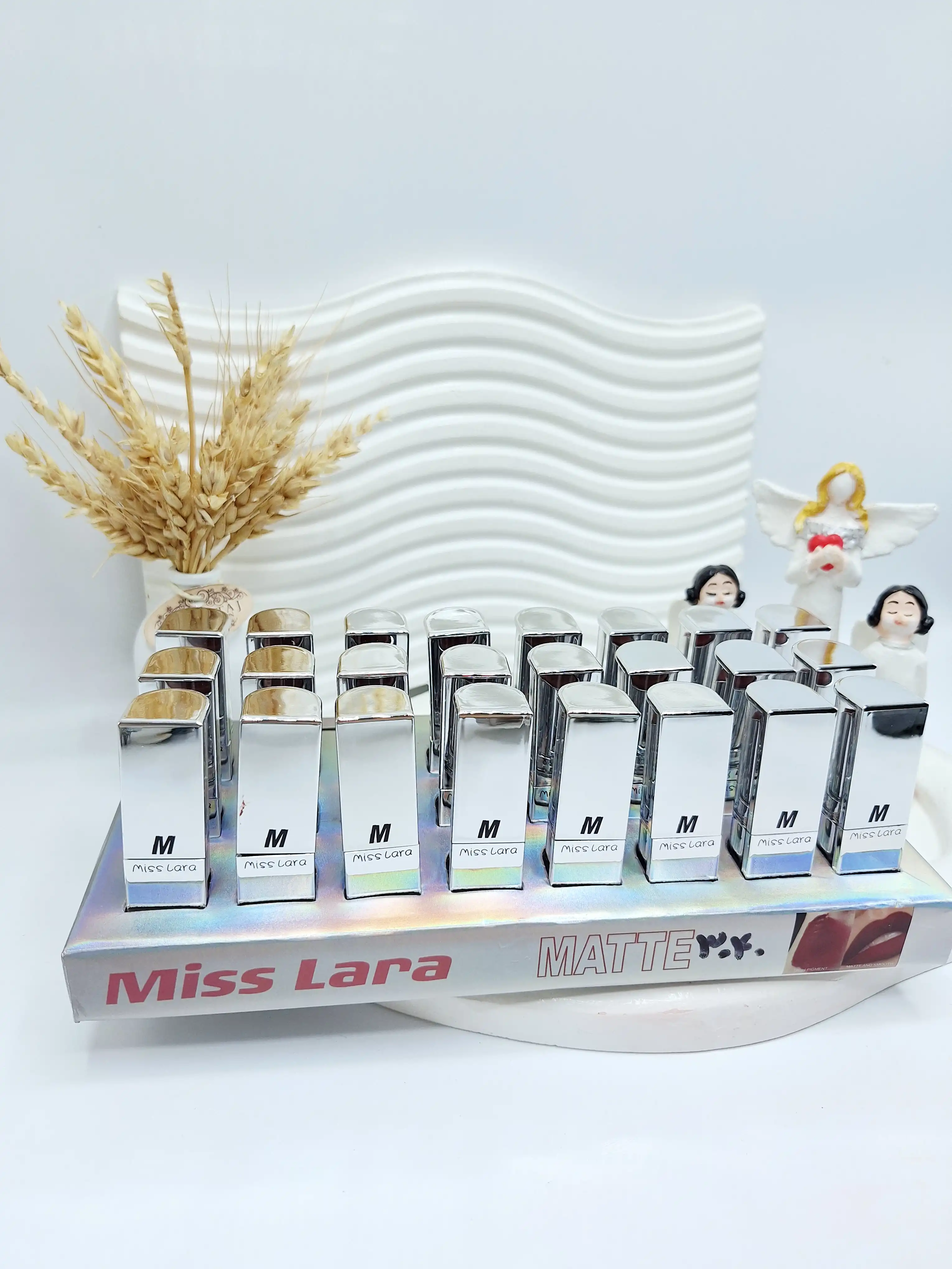 رژ لب جامد تکی مات Miss Lara بافت مخملی کد ۲۲۶۴